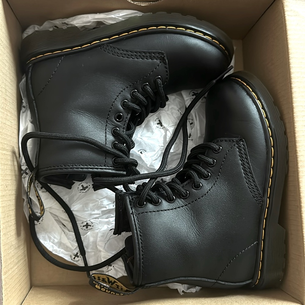 Size 11 kids unisex Dr Airwair Martens